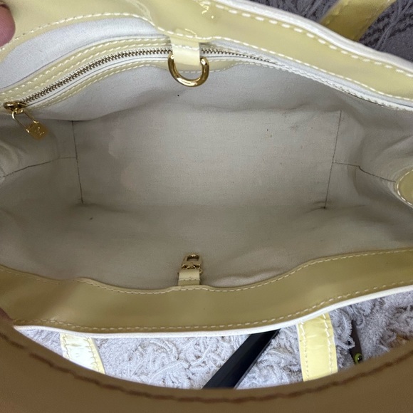 💎 Louis Vuitton Vernis Monogram Wilshire PM Tote Handbag • Citrine 💎 - Picture 7 of 12